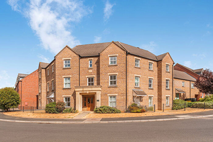 2 Bedroom Flat For Sale In Usher Drive, Banbury, OX16