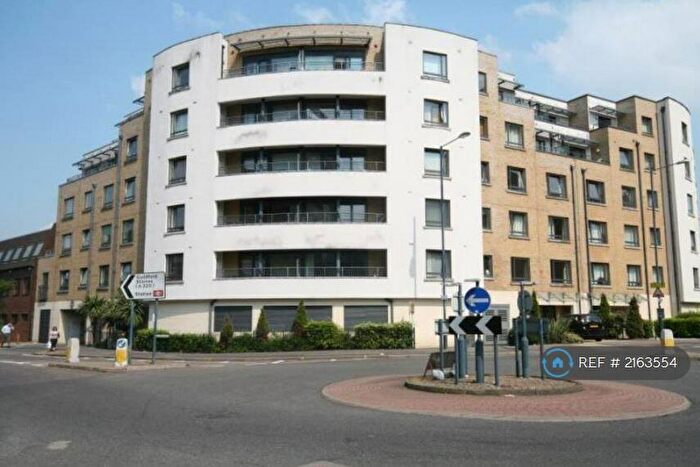 3 Bedroom Flat To Rent In Chertsey Road, Woking, GU21