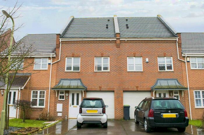 3 Bedroom Terraced House To Rent In Haynes Road, Bedford, MK42