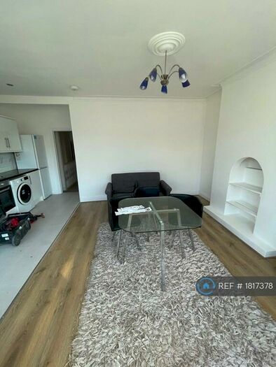 2 Bedroom Flat To Rent In Bedford Road, Harrow, HA1