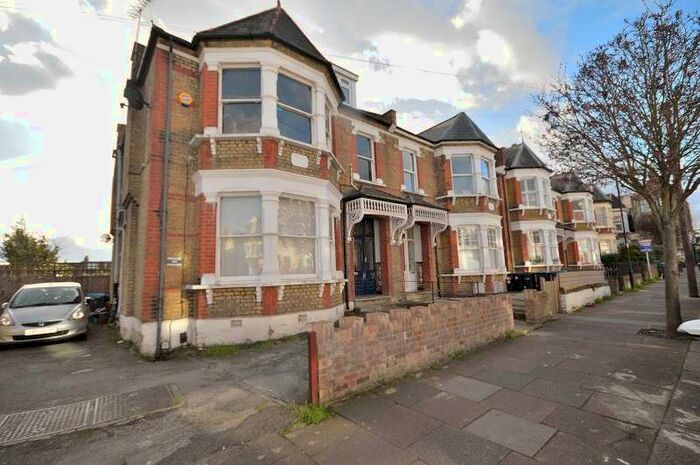1 Bedroom Flat To Rent In Park Avenue, Palmers Green, London. N13