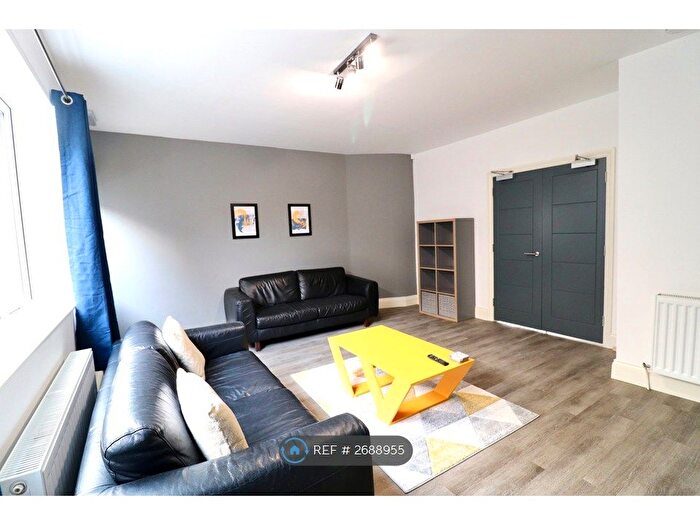 8 Bedroom End Terrace House To Rent In Southfield Road, Middlesbrough, TS1