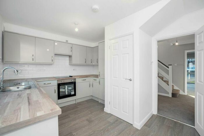 4 Bedroom House To Rent In Plaistow Lane, Bromley, Kent, BR1