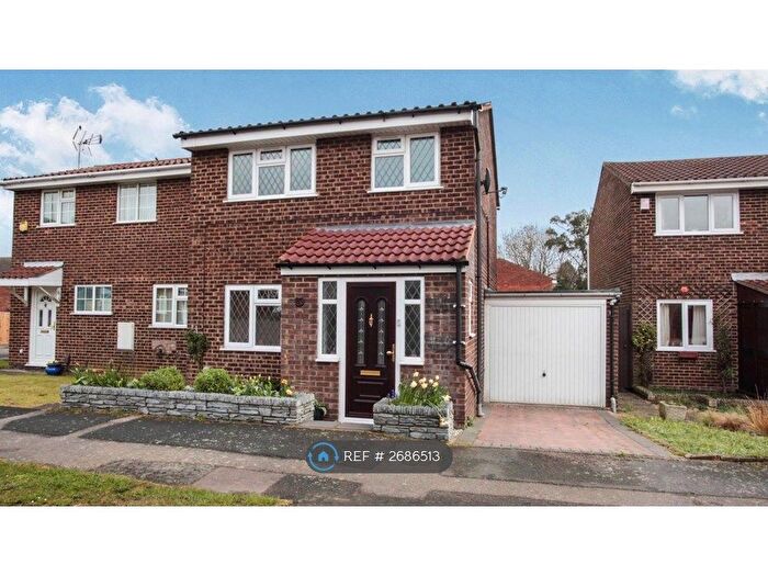 3 Bedroom Semi Detached House To Rent In Dunsmore Road, Luton, LU1