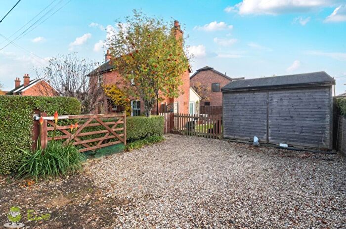 3 Bedroom Detached House For Sale In Silchester Road, Pamber Heath, Tadley, Hampshire, RG26