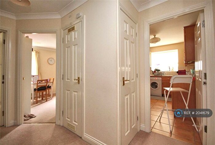 1 Bedroom Flat To Rent In Century Court, Woking, GU21