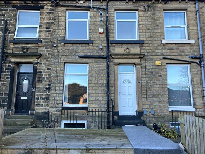 3 Bedroom Terraced House To Rent In Cross Lane, Newsome, Huddersfield, HD4