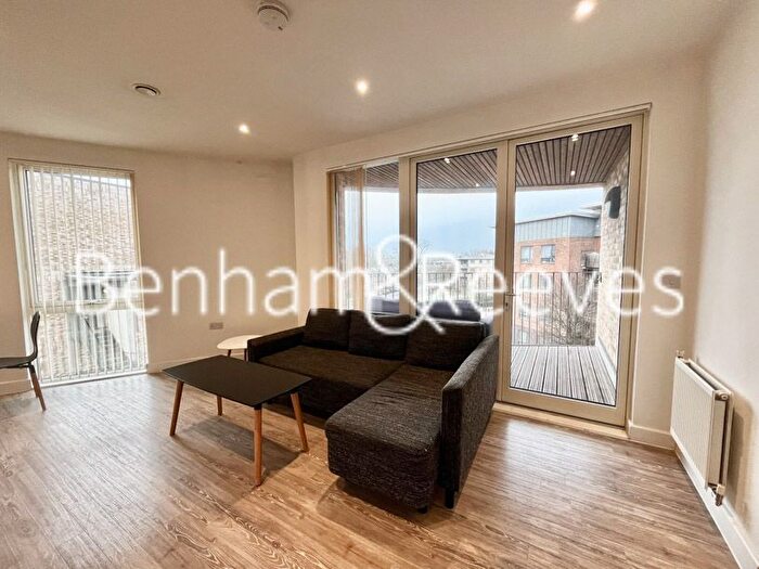 1 Bedroom Flat To Rent In Hilltop Avenue, Harlesden, NW10