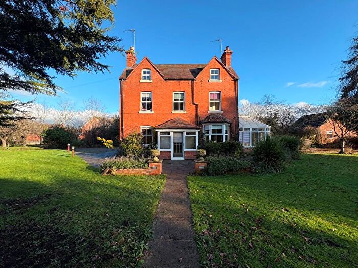 4 Bedroom Detached House To Rent In High Street, Broom, B50