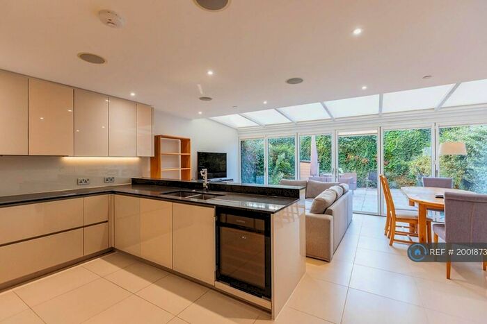 4 Bedroom Terraced House To Rent In Kingsley Walk, Cambridge, CB5