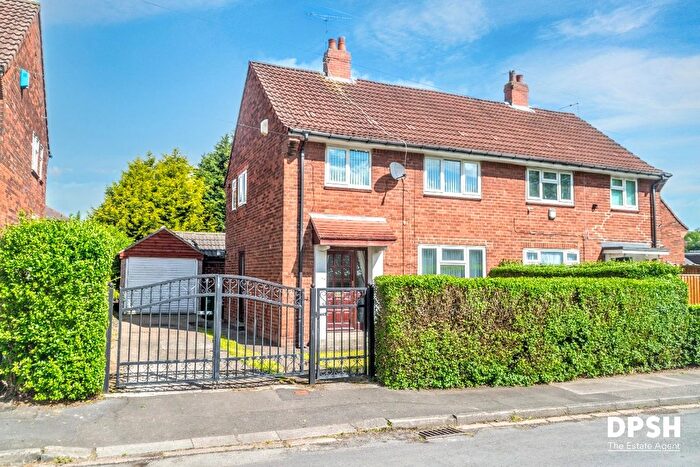 3 Bedroom Semi-detached House For Sale In Stonebridge Grove, Leeds, LS12