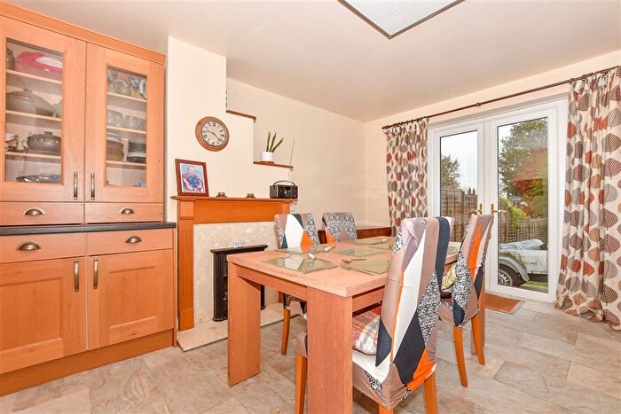 4 Bedroom Semi-Detached House For Sale In Knowle Road, Penenden Heath, Maidstone, Kent, ME14