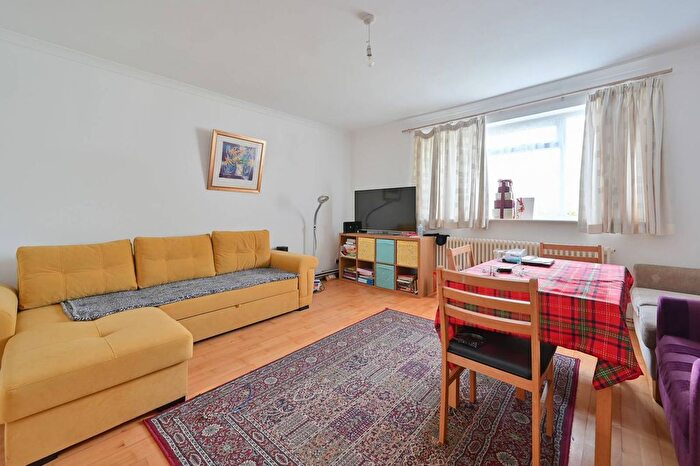 2 Bedroom Flat For Sale In Greenford Road, Sudbury, Harrow, HA1