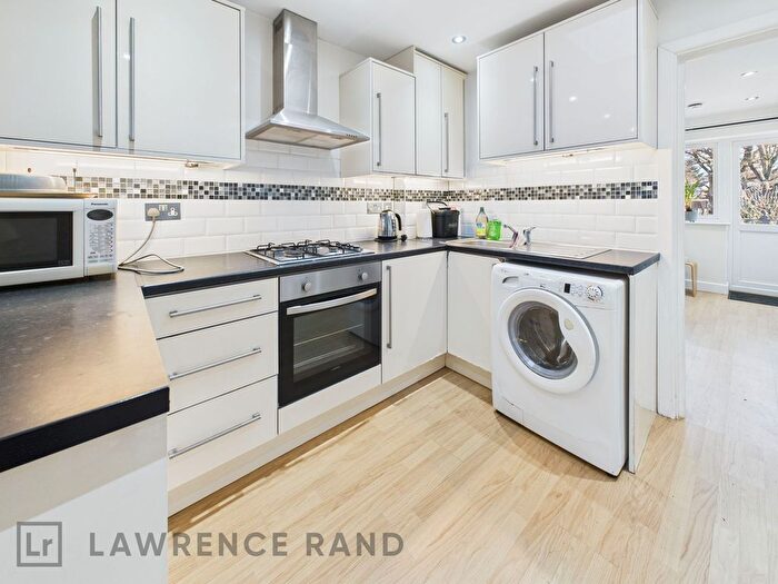 2 Bedroom Flat To Rent In Rayners Lane, Harrow, HA2
