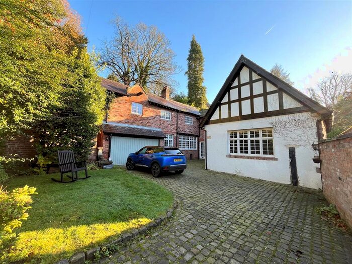 4 Bedroom Property To Rent In Tempest Road, Alderley Edge, SK9