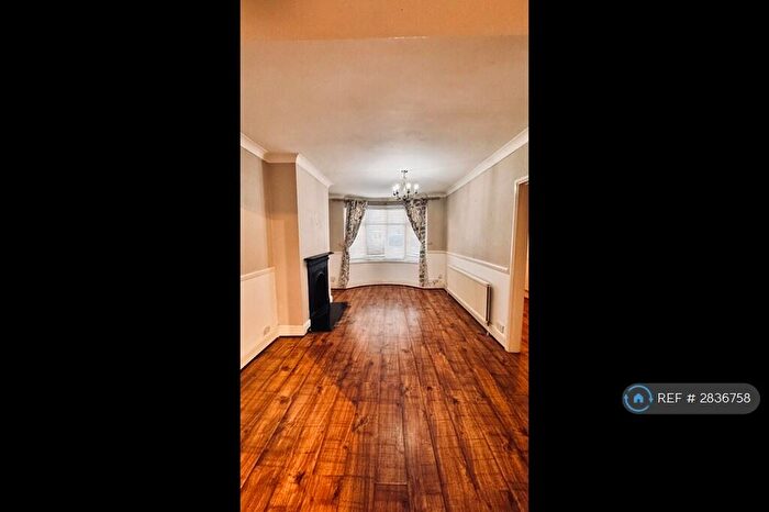 3 Bedroom Terraced House To Rent In Montrose Avenue, Welling, DA16