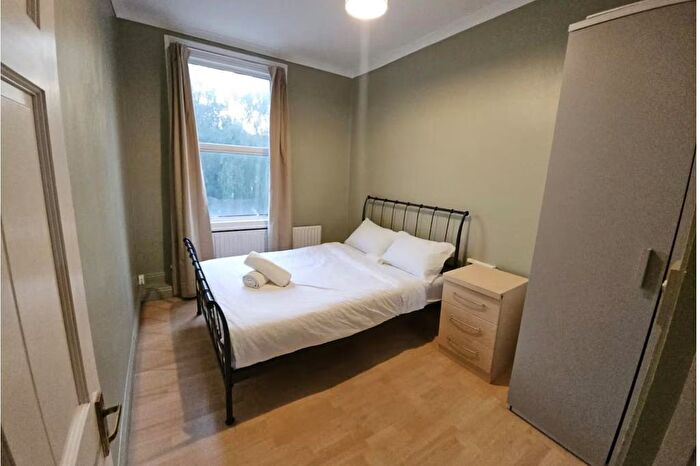 3 Bedroom Flat To Rent In Hornsey Road, London, N7