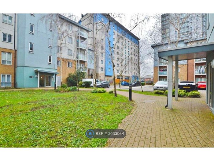 2 Bedroom Flat To Rent In Foundry Court, Slough, SL2