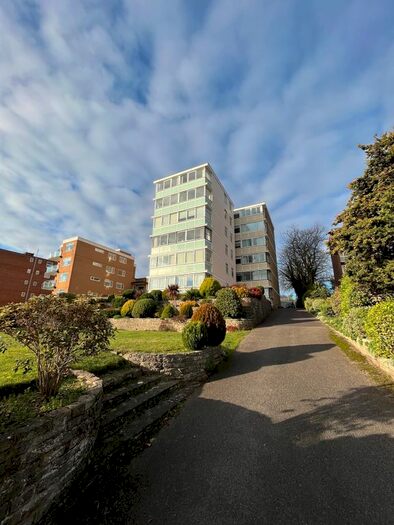 2 Bedroom Flat To Rent In Parkstone Road, Poole, BH15