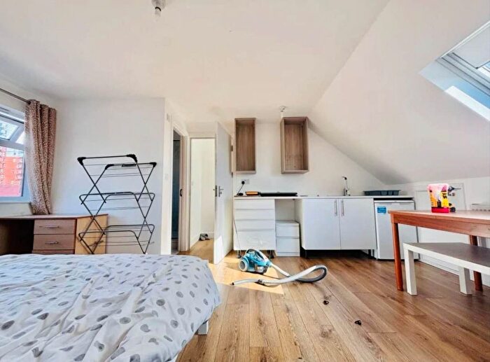 Studio To Rent In Carlyon Road, Wembley, HA0