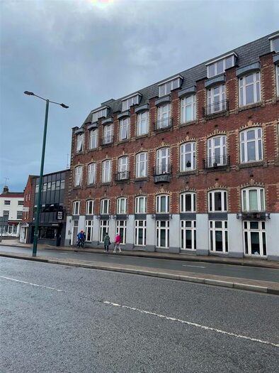 2 Bedroom Flat To Rent In College Street, Worcester, WR1