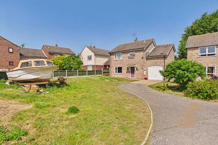 4 Bedroom Detached House For Sale In Stour View Avenue, Mistley, CO11