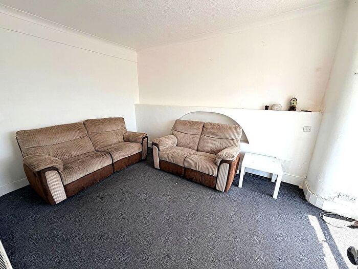 4 Bedroom Semi-Detached House To Rent In Grove Road, London, E18