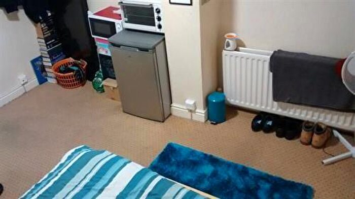 Terraced House To Rent In Nolton Street, Bridgend, CF31