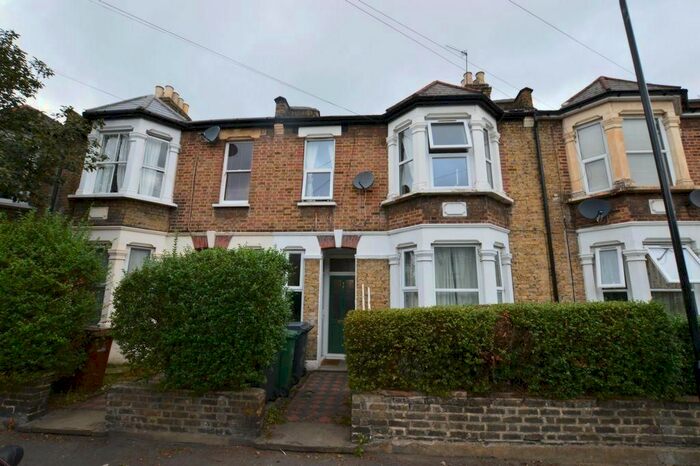 3 Bedroom Flat To Rent In Murchison Road, Leyton E10