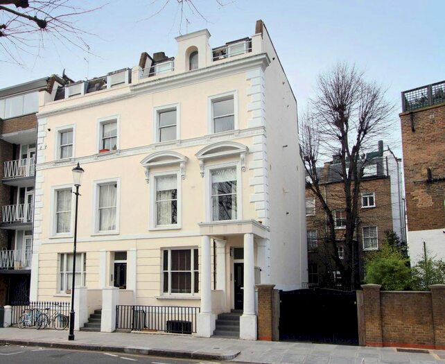2 Bedroom Flat To Rent In Cornwall Crescent, Ladbroke Grove, London, W11