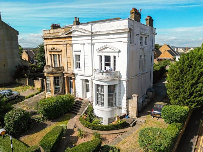 2 Bedroom Flat To Rent In Windmill Street, Gravesend, Kent, DA12