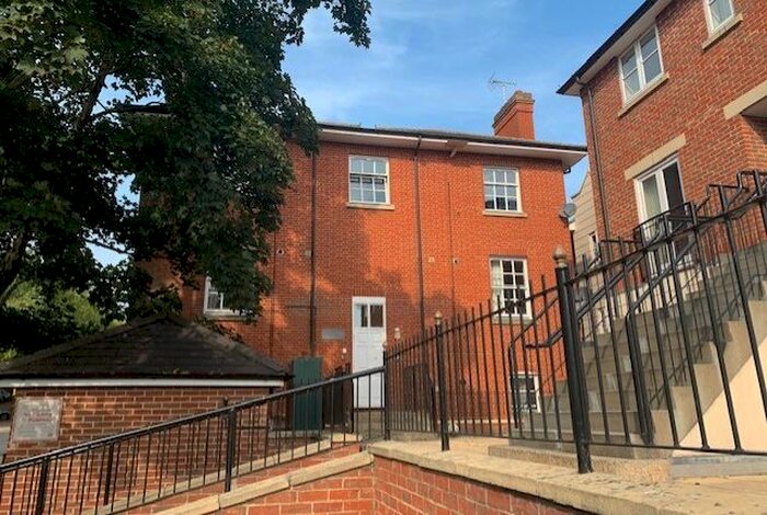 2 Bedroom Flat To Rent In Swan Lane, Winchester, SO23