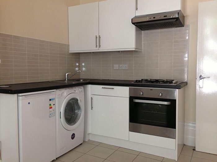 2 Bedroom Flat To Rent In Brunswick Road, Hove, BN3