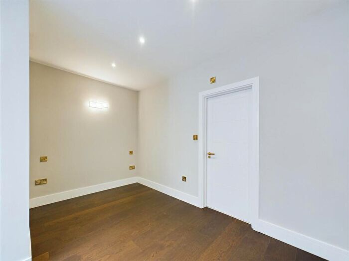 Studio For Sale In Brondesbury Park, London, NW6