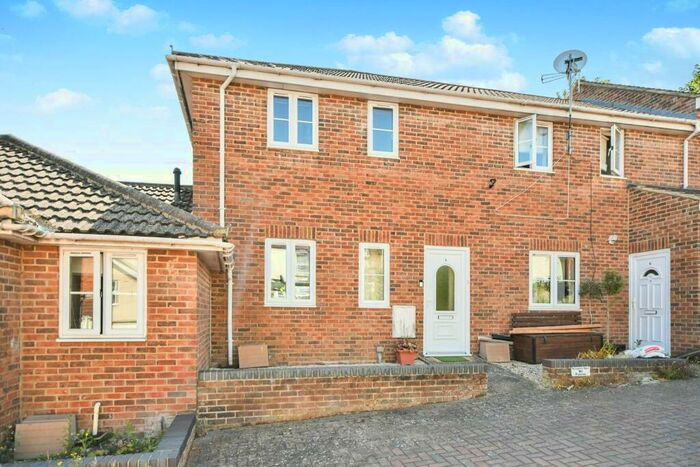 2 Bedroom House To Rent In Town Centre, SN1