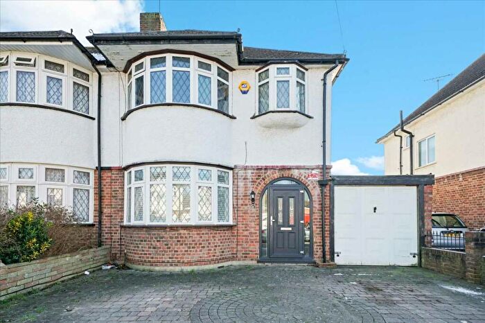 3 Bedroom Terraced House To Rent In Litchfield Avenue, Morden, SM4