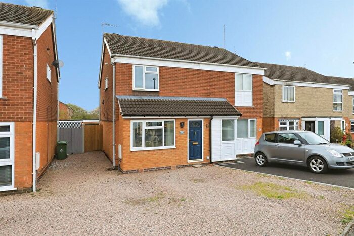 3 Bedroom Semi Detached House For Sale In Puxton Drive, Kidderminster, DY11