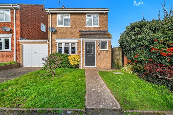 3 Bedroom Detached House For Sale In Hilltop Road, Rochester, Kent., ME2