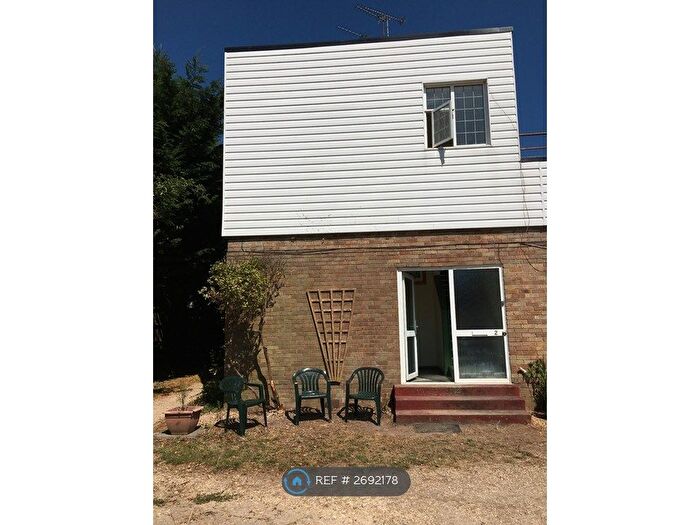 1 Bedroom Flat To Rent In Hayes Close, Chichester, PO18