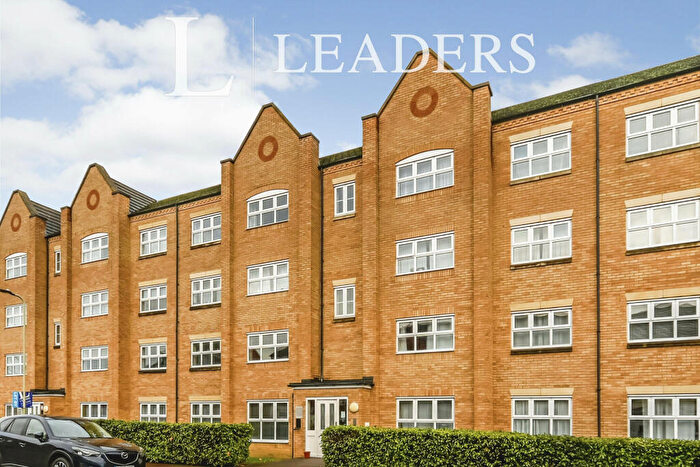 2 Bedroom Flat To Rent In Crowe Road, Bedford, MK40