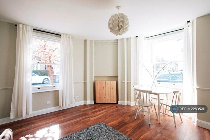 3 Bedroom Flat To Rent In Nunhead, London, SE15