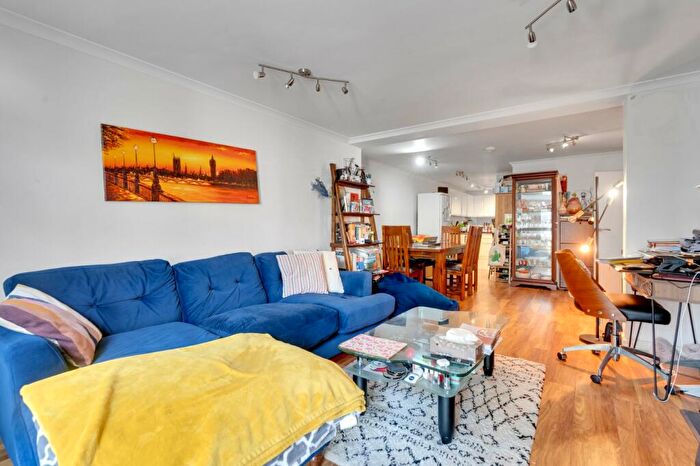 3 Bedroom Apartment To Rent In Englefield Road, London, N1