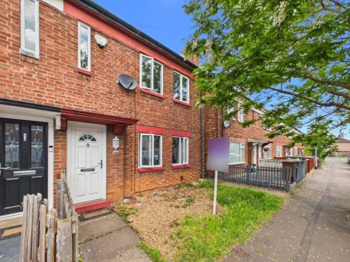 3 Bedroom Semi-Detached House For Sale In Willesden Avenue, Peterborough, PE4