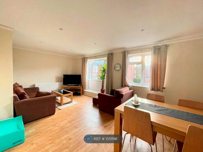 3 Bedroom Maisonette To Rent In Burnbury Road, London, SW12