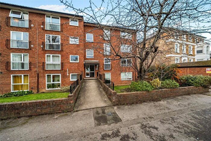 2 Bedroom Flat For Sale In Berrylands, Surbiton, KT5
