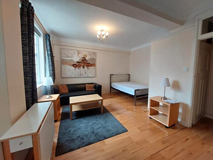 Flat To Rent In Mortimer Court, Abbey Road, St John's Wood, London, NW8