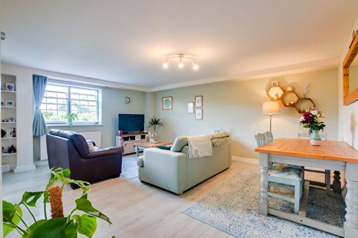 1 Bedroom Apartment For Sale In West Street, Faversham, Kent, ME13