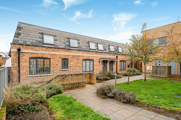 2 Bedroom Flat For Sale In Woodcote Side, Epsom, KT18