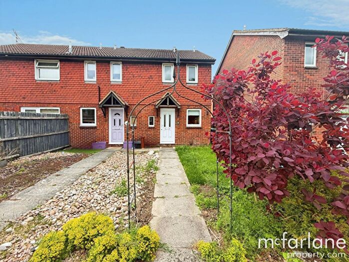 2 Bedroom Terraced House For Sale In Lapwing Close, Swindon, SN3