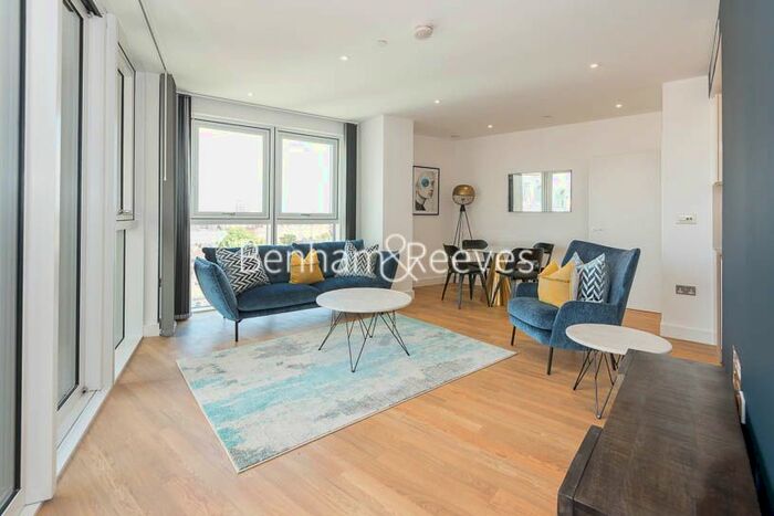 2 Bedroom Flat To Rent In Wandsworth Road, Nine Elms, SW8